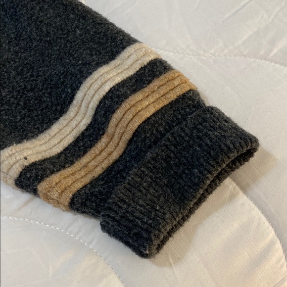 Dark Charcoal Gray Crewneck Sweater with Après Expert Text and Contrasting Cuffs - Picture 9 of 9